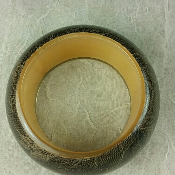 Wide Brown Lucite Bangle Bracelet Tan Floral Lace Overlay Retro Statement - Picture 3 of 5